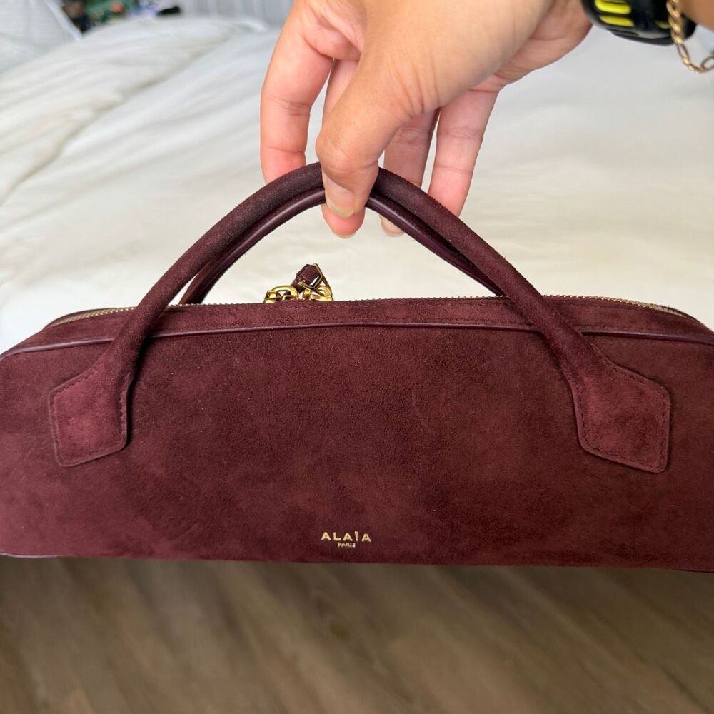 Alaia suede Le tackle clutch